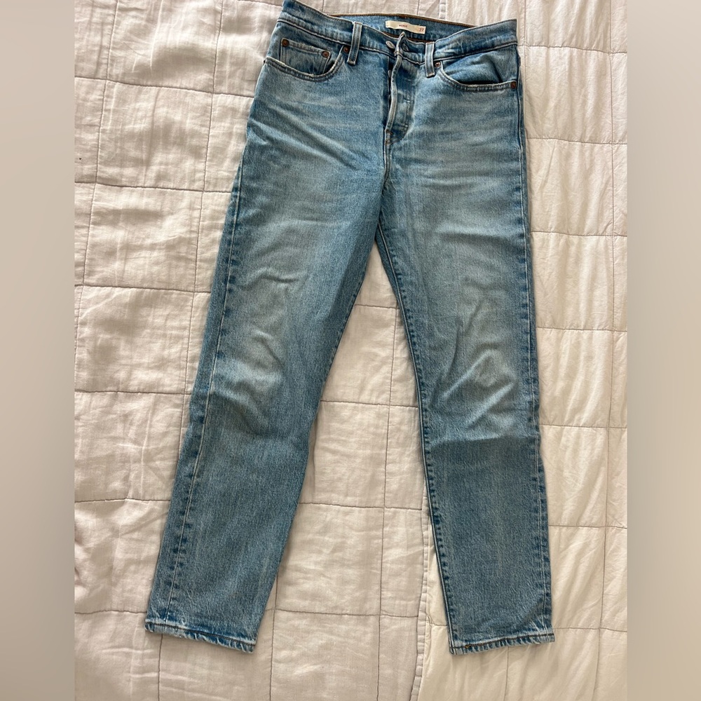 Levi’s wedgie jean size 27
